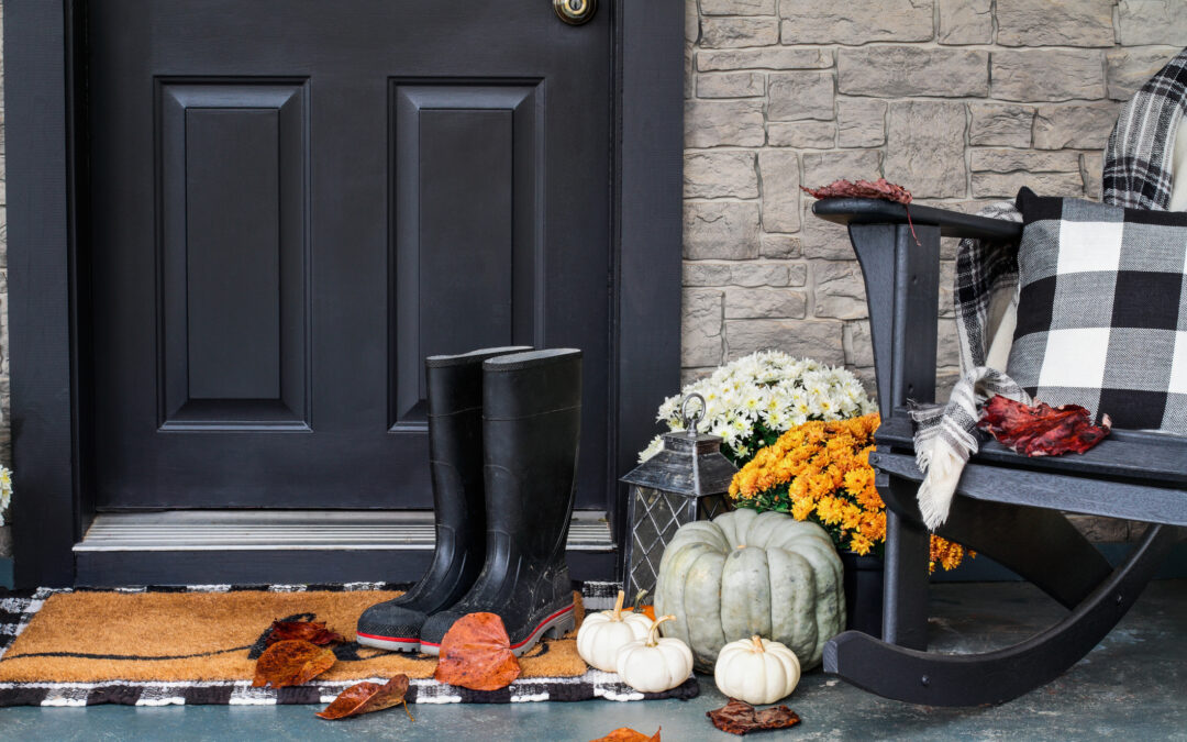 7 Ideas for Decorating Your Porch for Fall