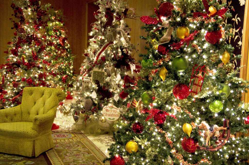 how-to-string-lights-on-a-christmas-tree-hassett-hardware